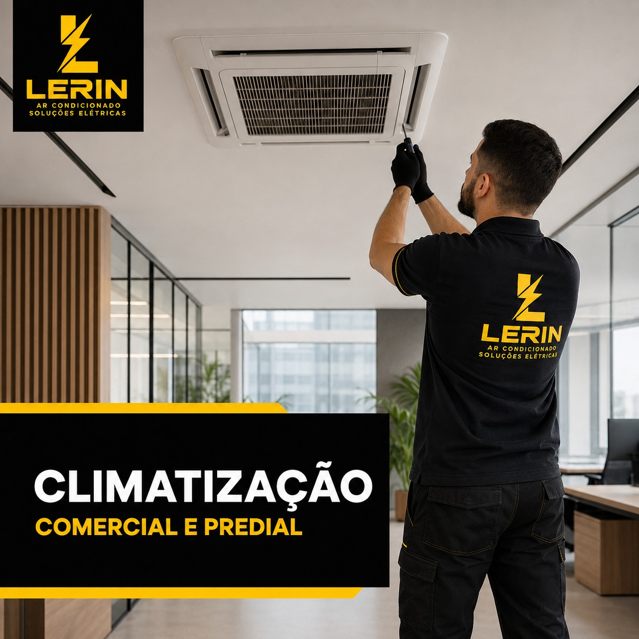 Técnico realizando serviço em ar-condicionado cassete de teto em escritório