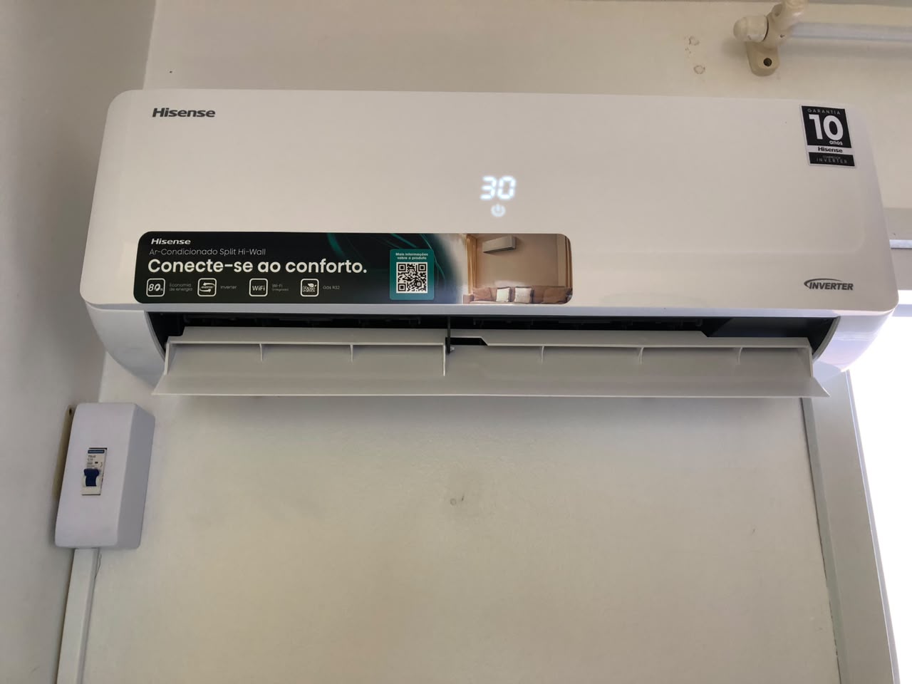 Split Hi-Wall Hisense Inverter instalado em ambiente interno